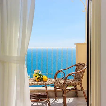 Residenza Al Pesce D'oro Bed & Breakfast 4*